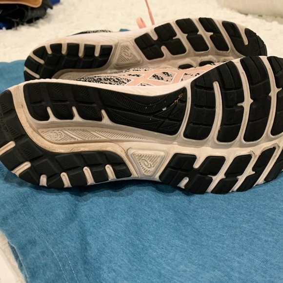 ASICS - Picture 4 of 4